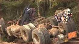A trailer ferrying logs overturned in Molo.